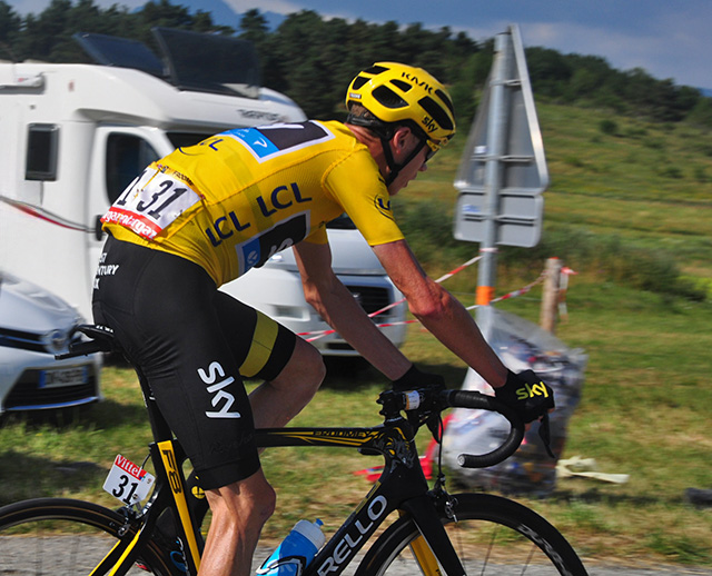 Chris Froome wearig the yellow jersey in the 2015 Tour de France