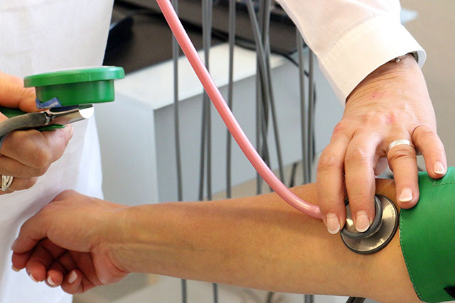 https://www.topendsports.com/health/images/doctor-taking-blood-pressure-pixabay.jpg