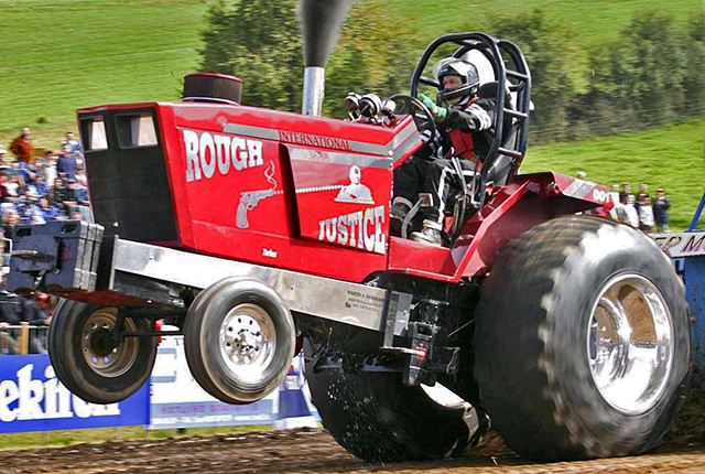 About Tractor Pulling